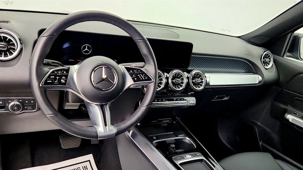 Used 2024 Mercedes-Benz GLB 250 4MATIC w/ Exclusive Package image 13