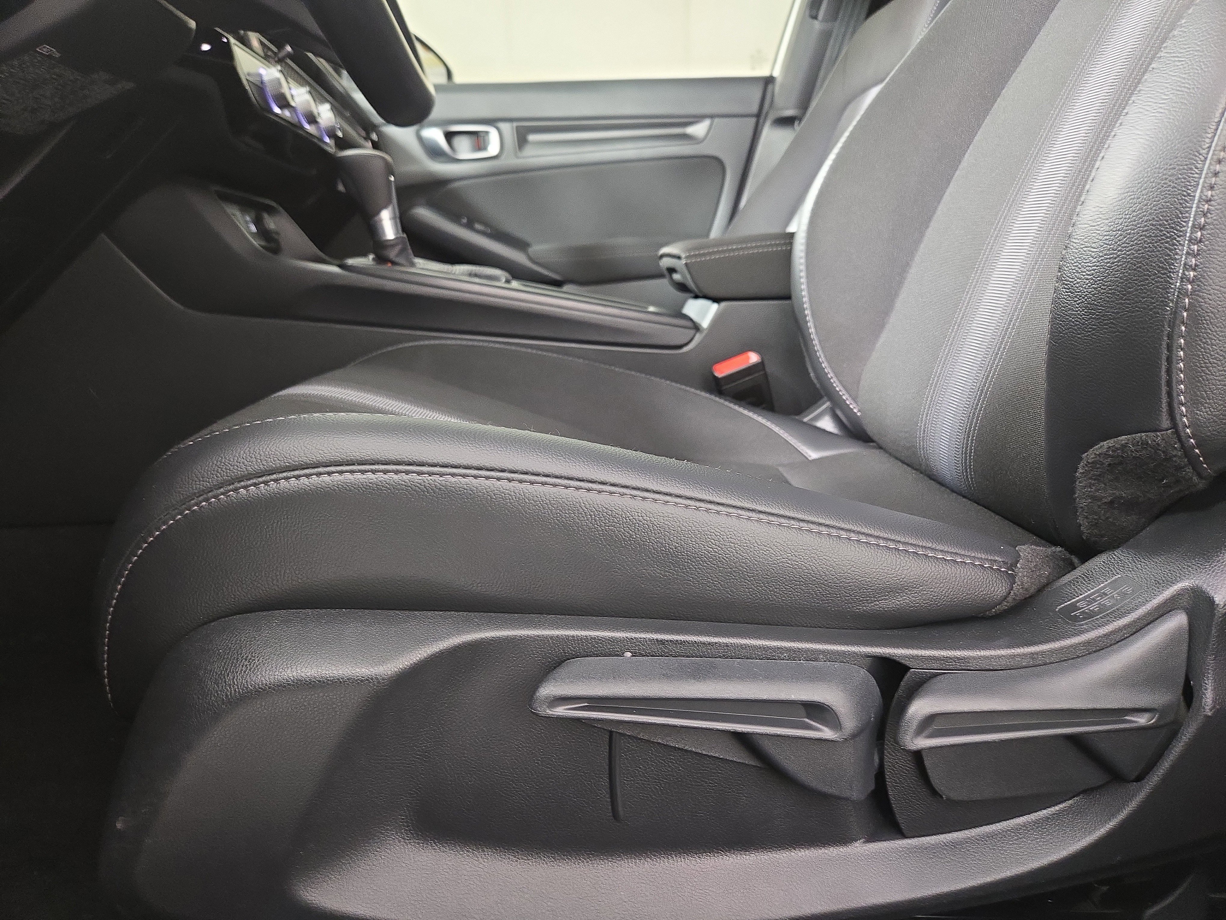 Used 2024 Honda Civic Sport image 28