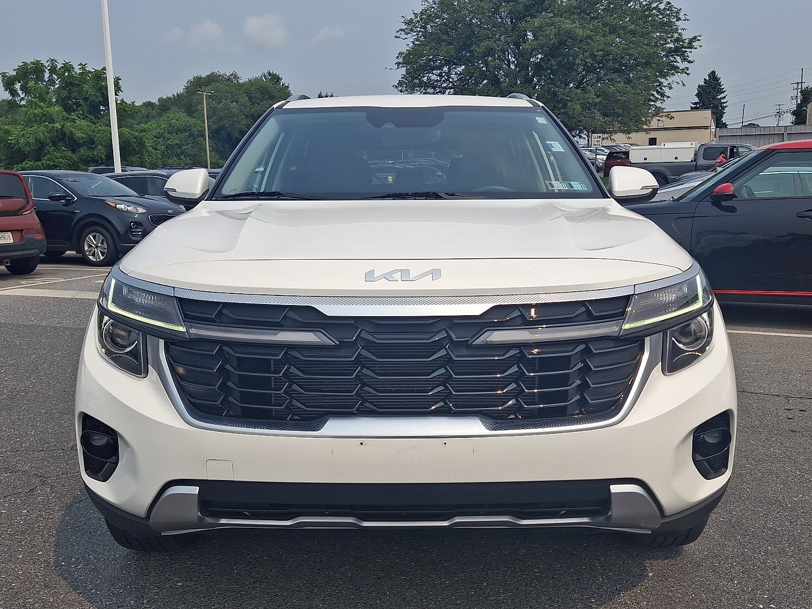 Used 2024 Kia Seltos S AWD/4WD image 2