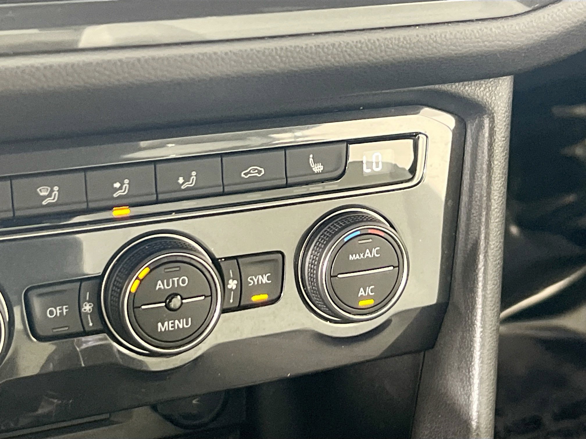 Used 2021 Volkswagen Tiguan SE R-Line AWD/4WD image 19