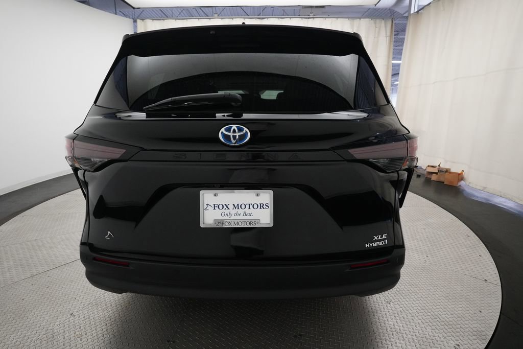 Used 2023 Toyota Sienna XLE FWD image 27