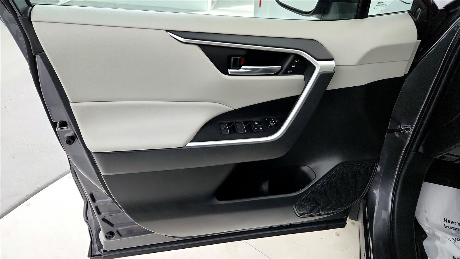 Certified 2022 Toyota RAV4 XLE Premium image 34