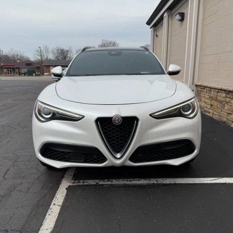 Used 2018 Alfa Romeo Stelvio Ti Sport AWD/4WD image 2