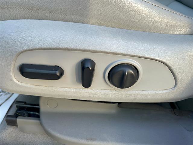 Used 2020 GMC Acadia SLT w/ Premium Package image 17