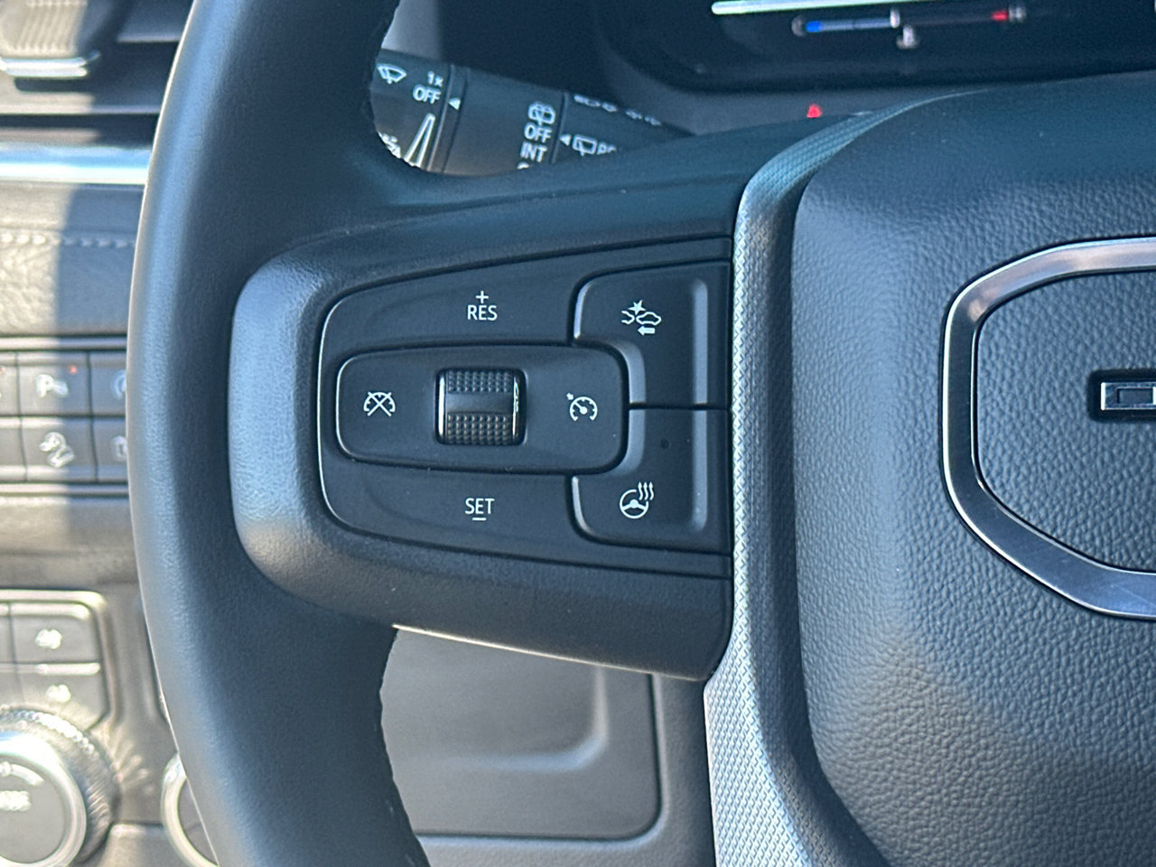 Used 2023 GMC Yukon XL Denali AWD/4WD image 25