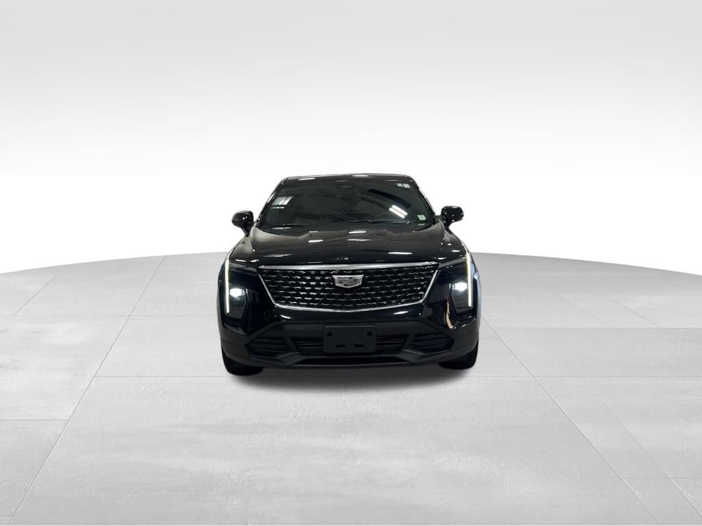 Used 2024 Cadillac XT4 Luxury w/ Cold Weather Package AWD/4WD image 5