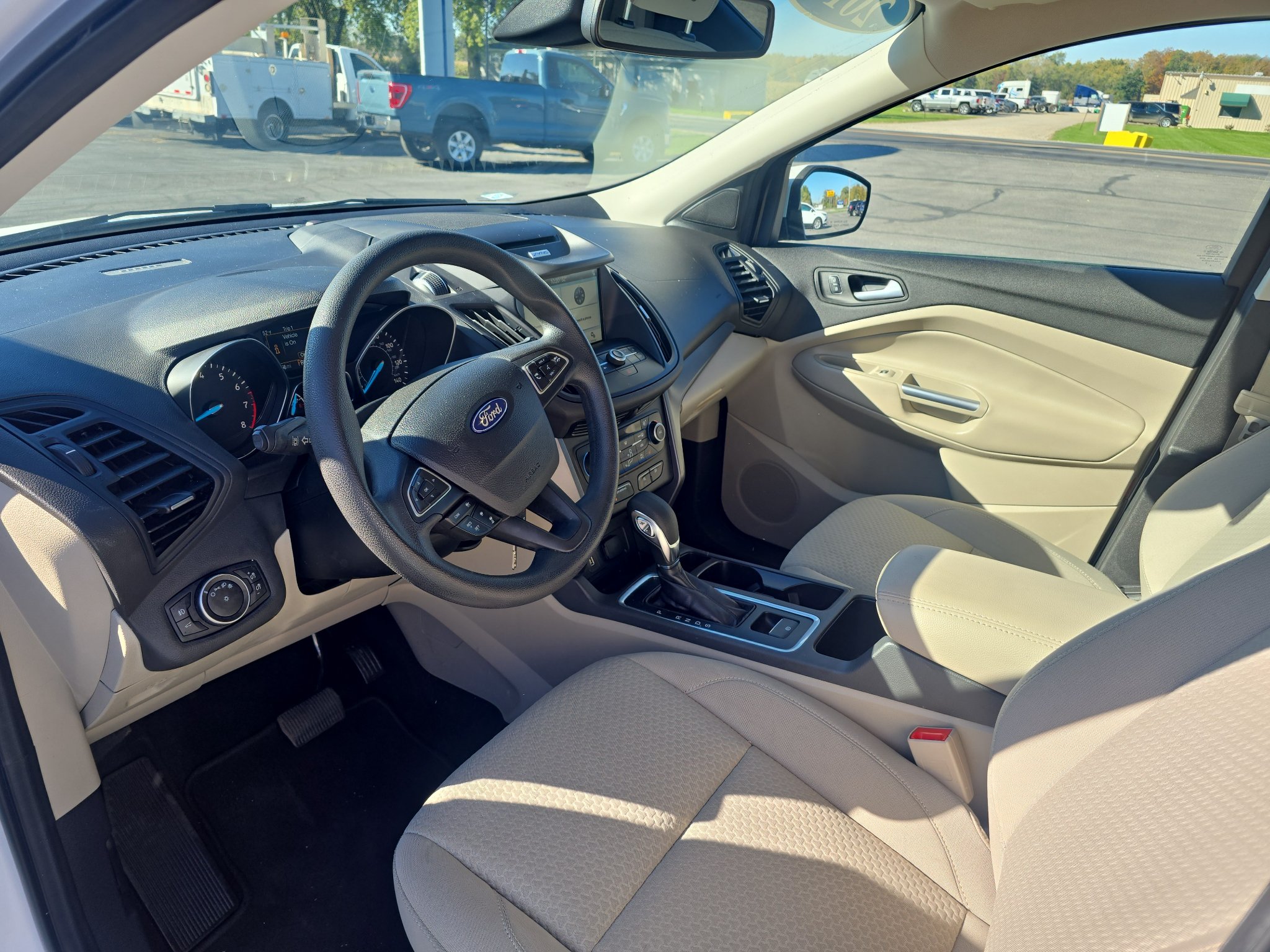 Used 2018 Ford Escape SE w/ Ford Safe & Smart Package FWD image 12
