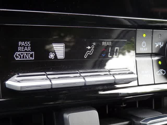 Certified 2025 Toyota Highlander LE FWD image 29