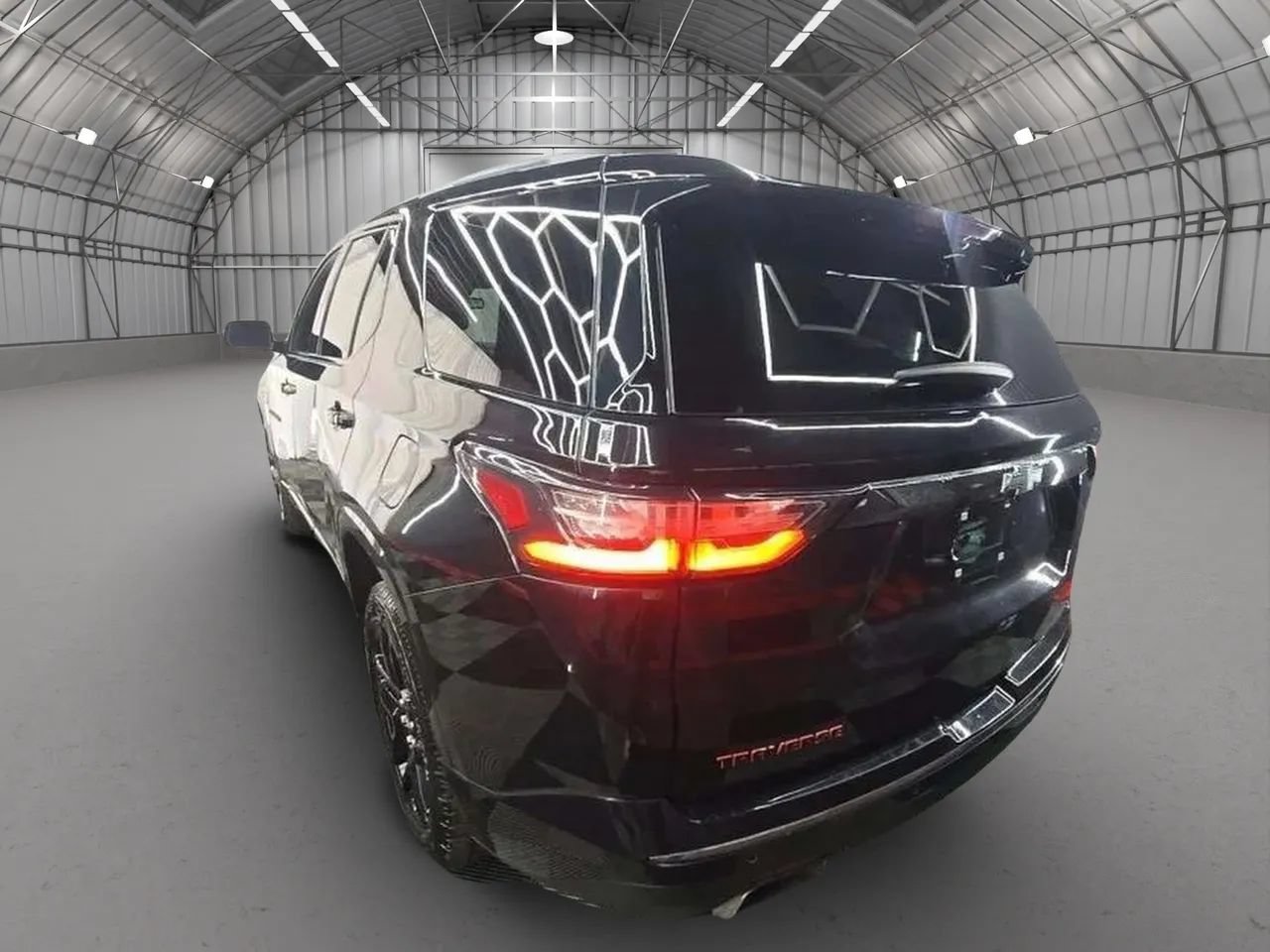 Used 2020 Chevrolet Traverse Premier w/ Redline Edition AWD/4WD image 3