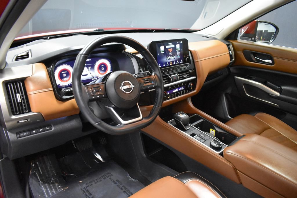 Used 2023 Nissan Pathfinder Platinum image 4