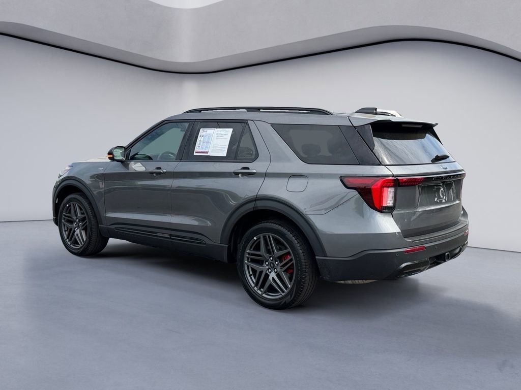 Used 2025 Ford Explorer ST-Line w/ ST-Line Street Pack AWD/4WD image 3