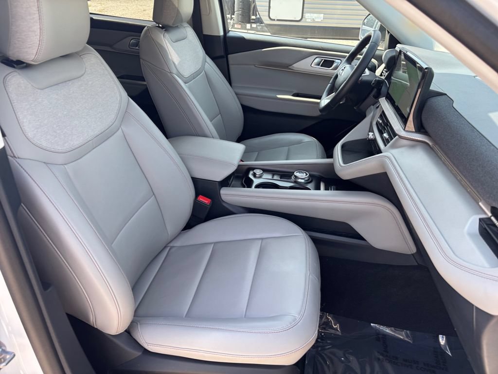 Used 2025 Ford Explorer Active w/ Active Comfort Package AWD/4WD image 31