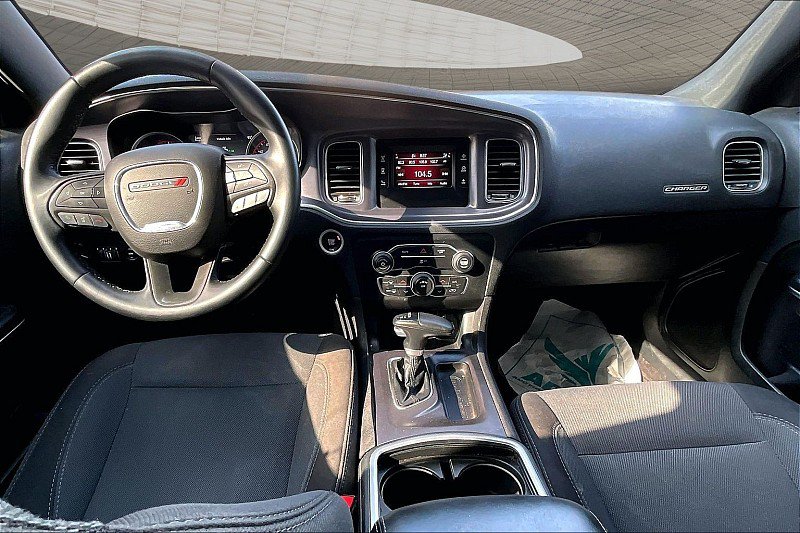 Used 2017 Dodge Charger SE RWD image 12