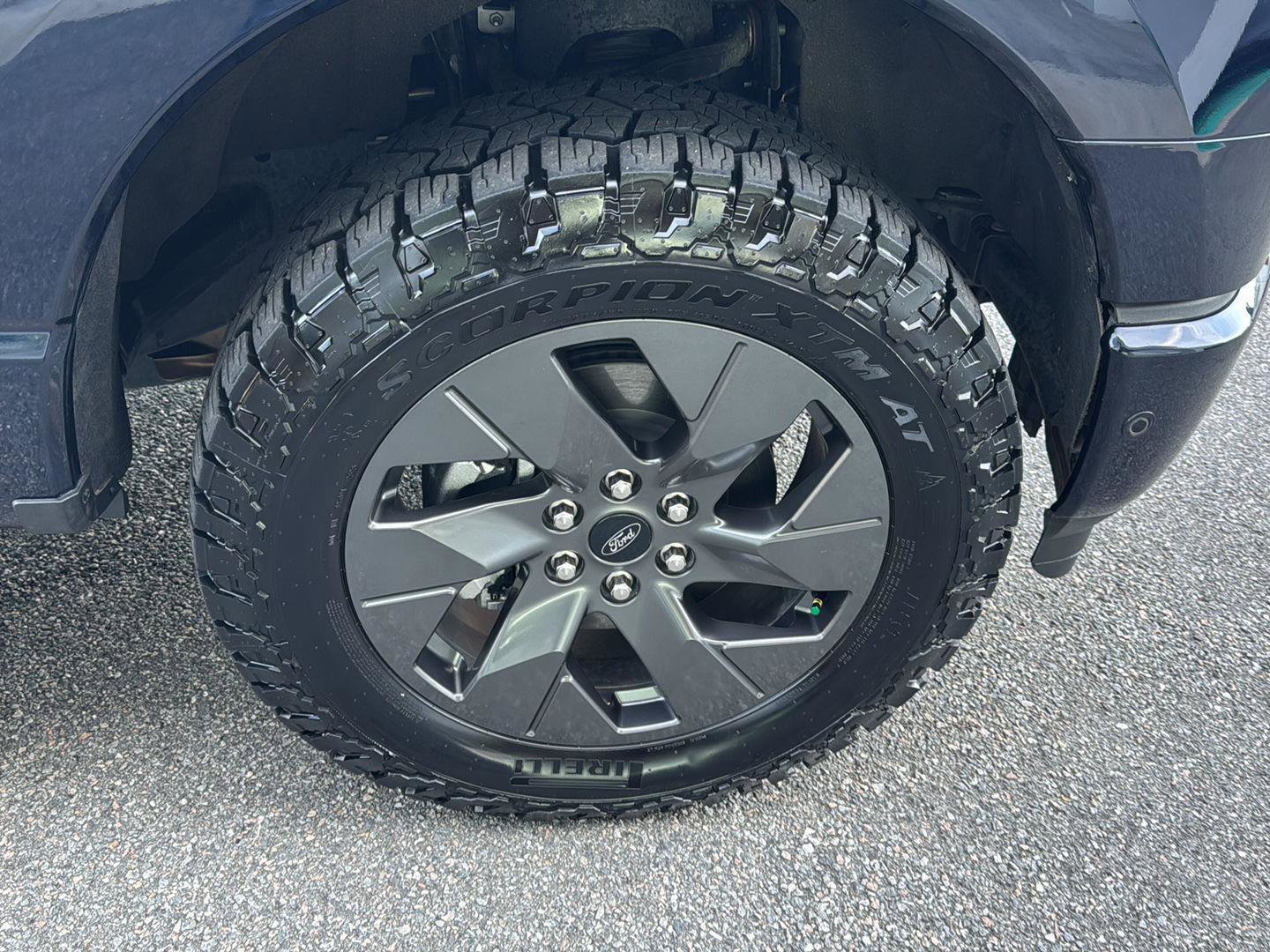 Used 2023 Ford F150 Lightning Lariat image 31