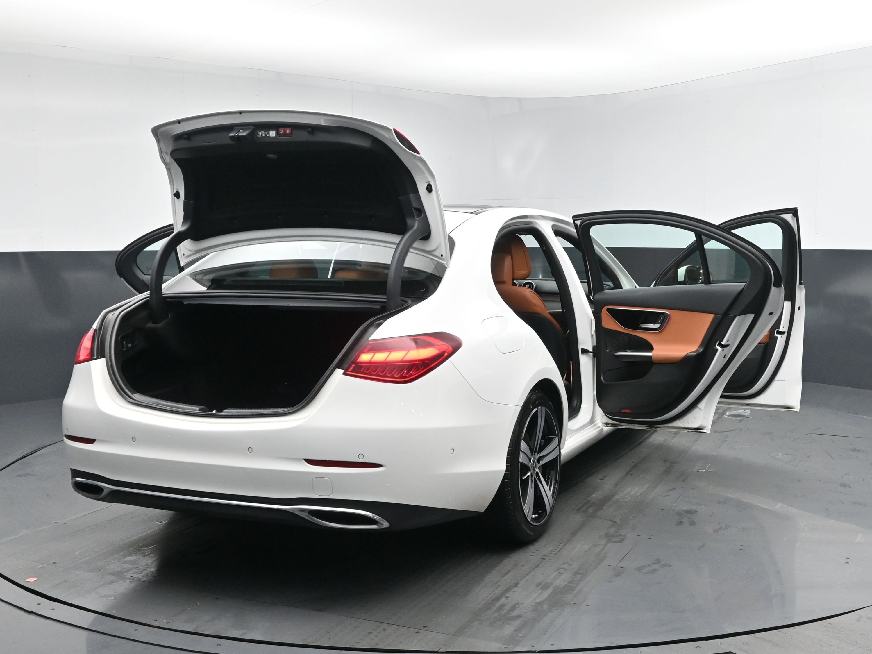 Used 2025 Mercedes-Benz C 300 4MATIC Sedan image 31