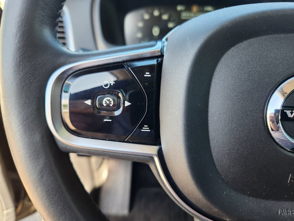 Used 2016 Volvo XC90 T6 Momentum w/ Momentum Plus Package AWD/4WD image 20