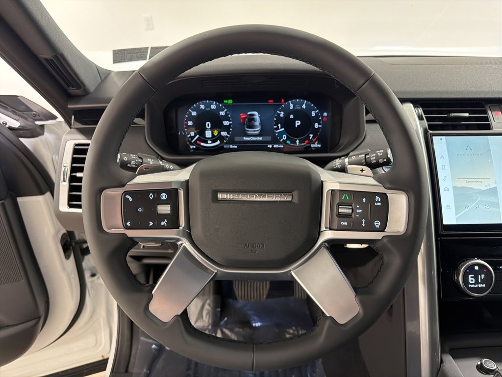 New 2025 Land Rover Discovery S image 14