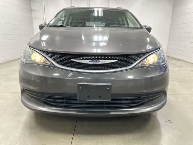 Used 2020 Chrysler Voyager Lxi FWD image 29