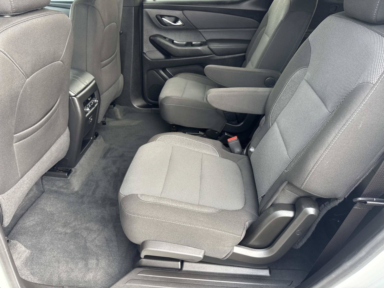 Used 2023 Chevrolet Traverse LT FWD image 26