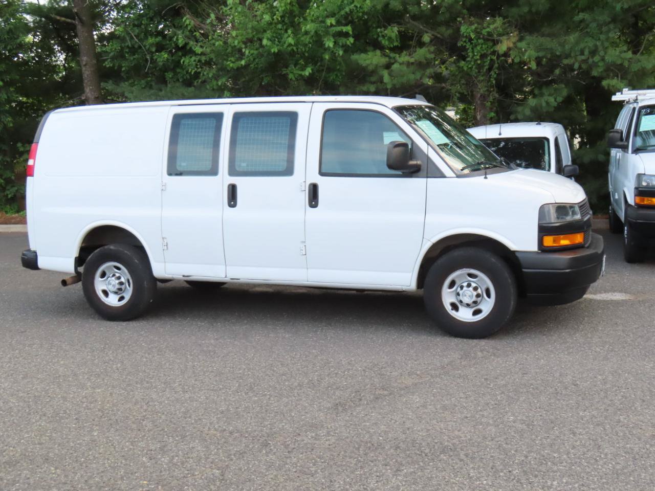 Used 2018 Chevrolet Express 2500 w/ Driver Convenience Package RWD image 6