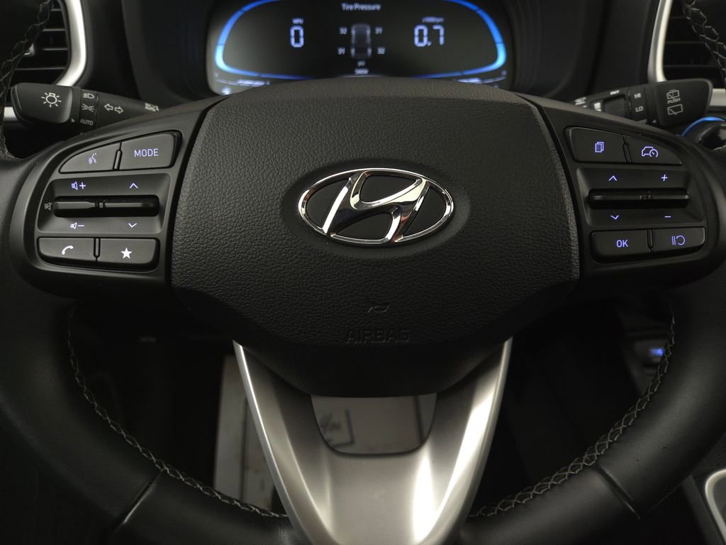 Used 2024 Hyundai Venue SEL image 24