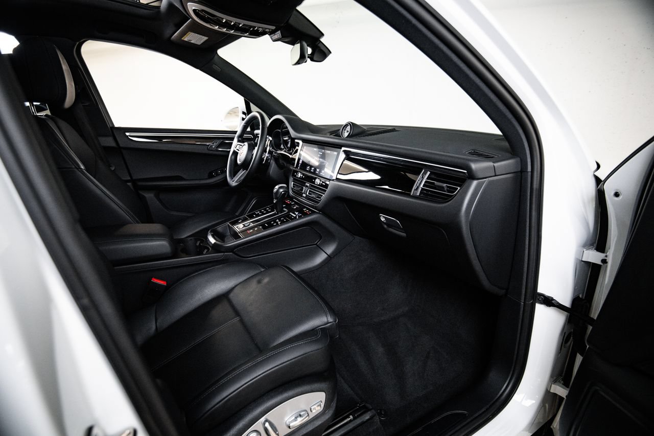 Certified 2023 Porsche Macan AWD/4WD image 28