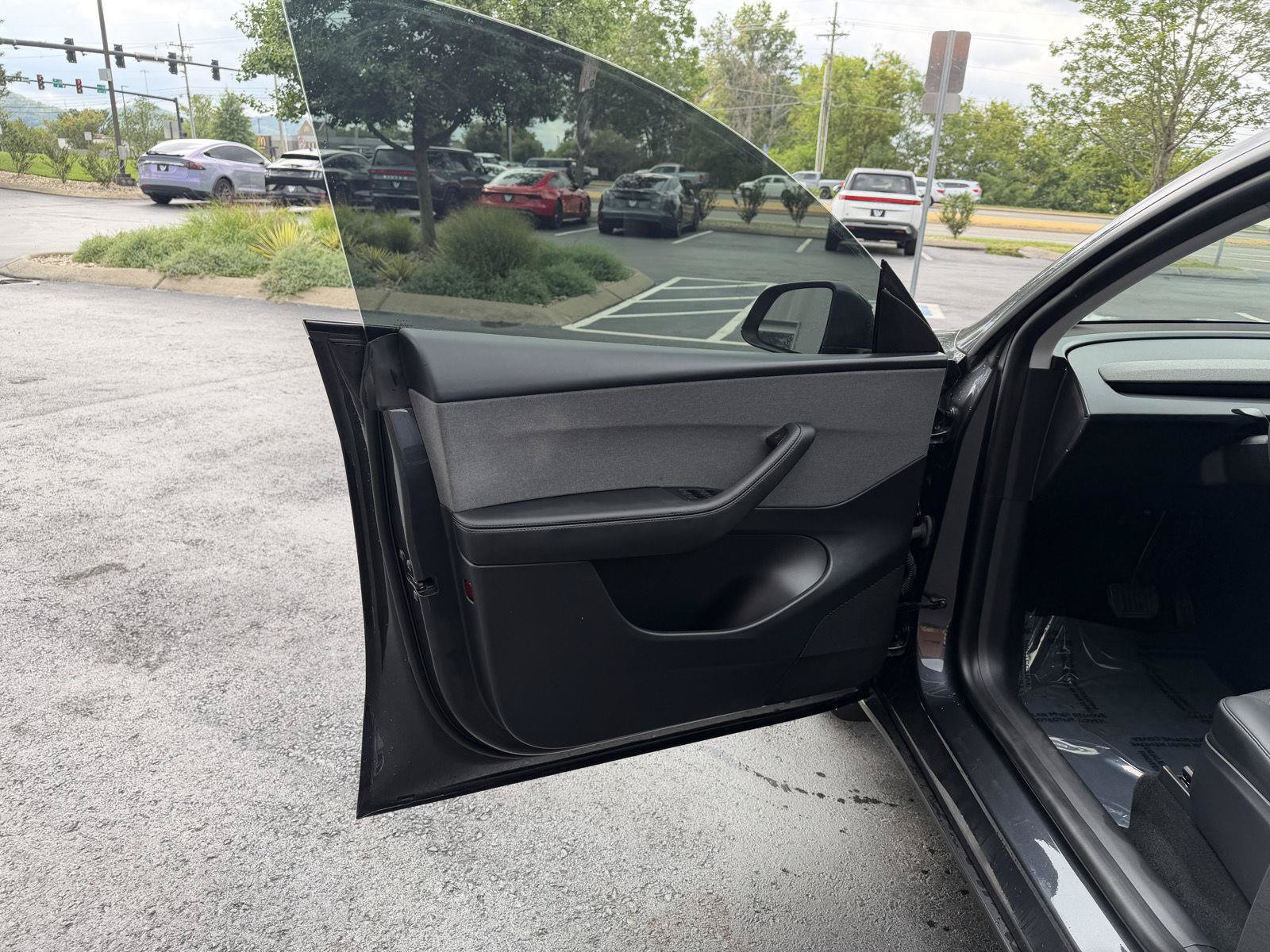 Used 2026 Tesla Model Y 2WD image 11
