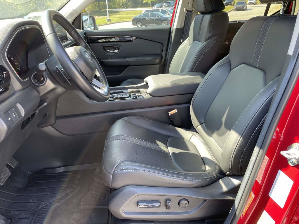 Used 2025 Honda Pilot EX-L image 10