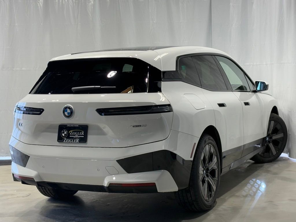 Used 2025 BMW iX xDrive50 w/ Sport Package image 6