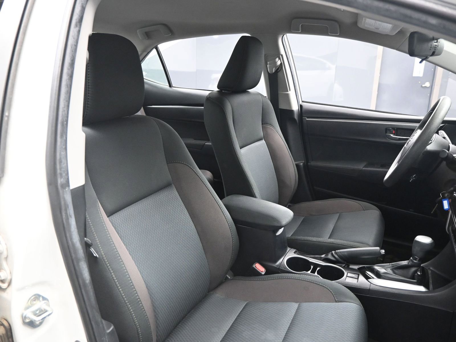 Used 2019 Toyota Corolla LE image 14