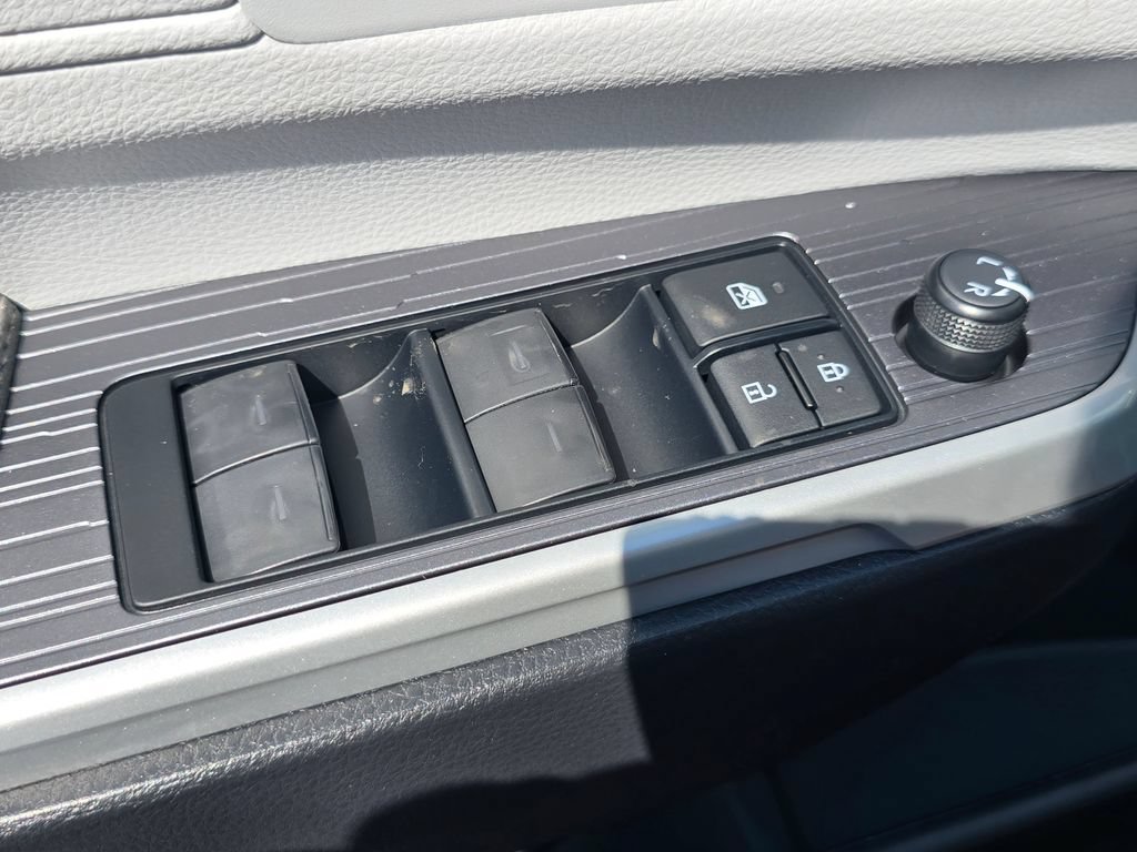New 2026 Toyota Sienna XLE FWD image 25
