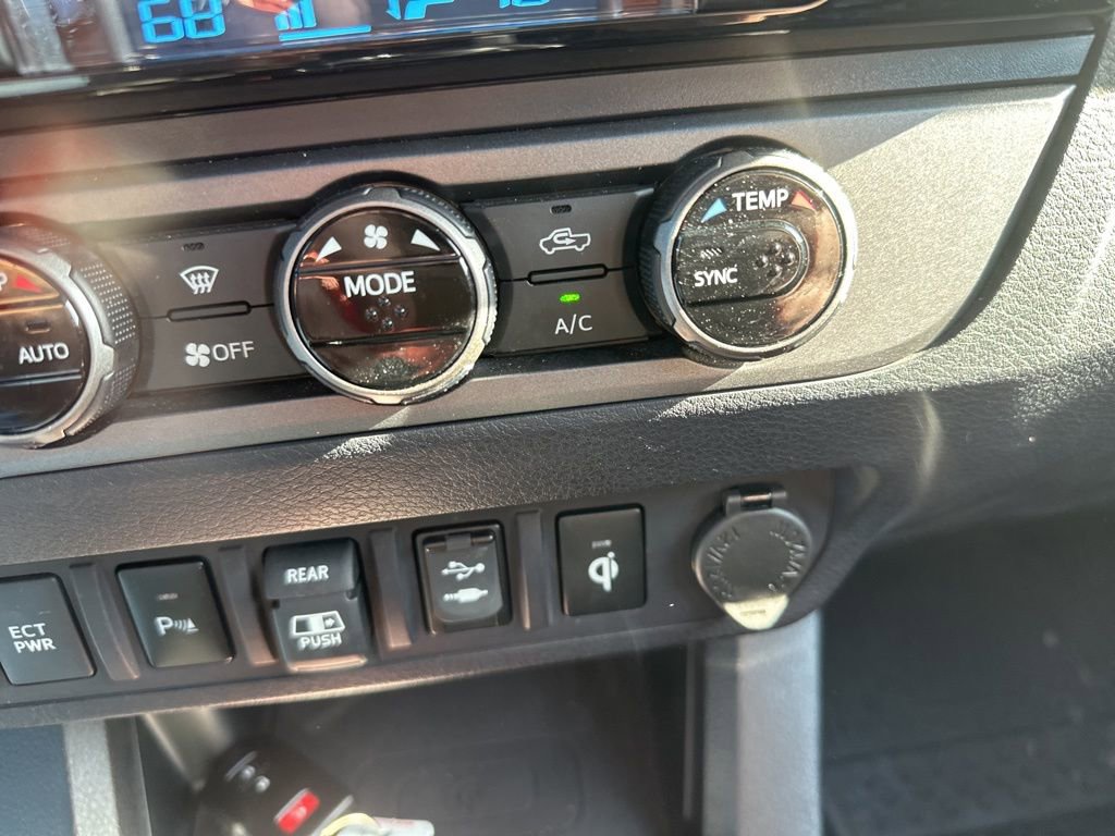 Used 2018 Toyota Tacoma TRD Off-Road w/ TRD Premium Off Road Package RWD image 21