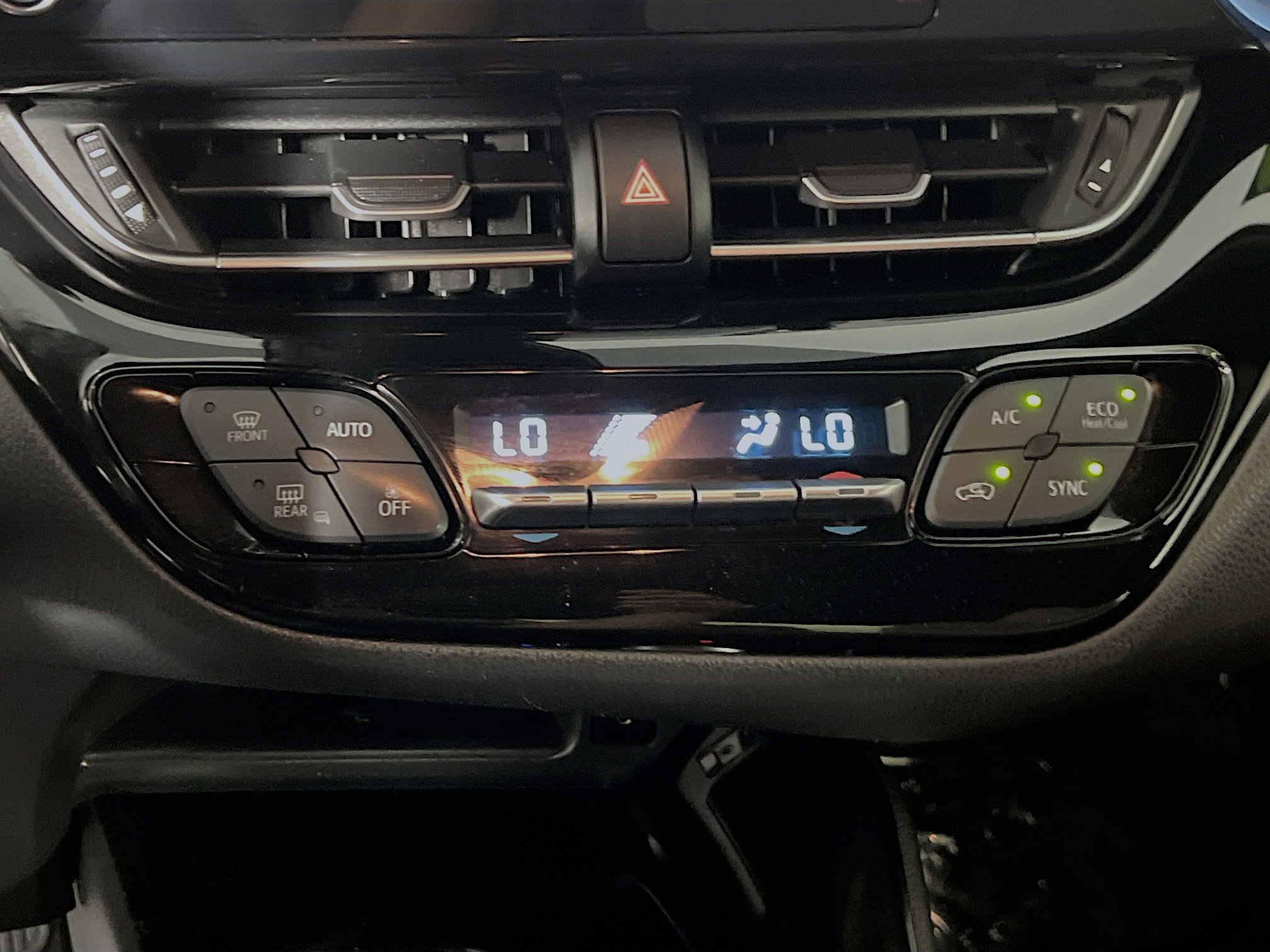 Used 2019 Toyota C-HR XLE FWD image 25