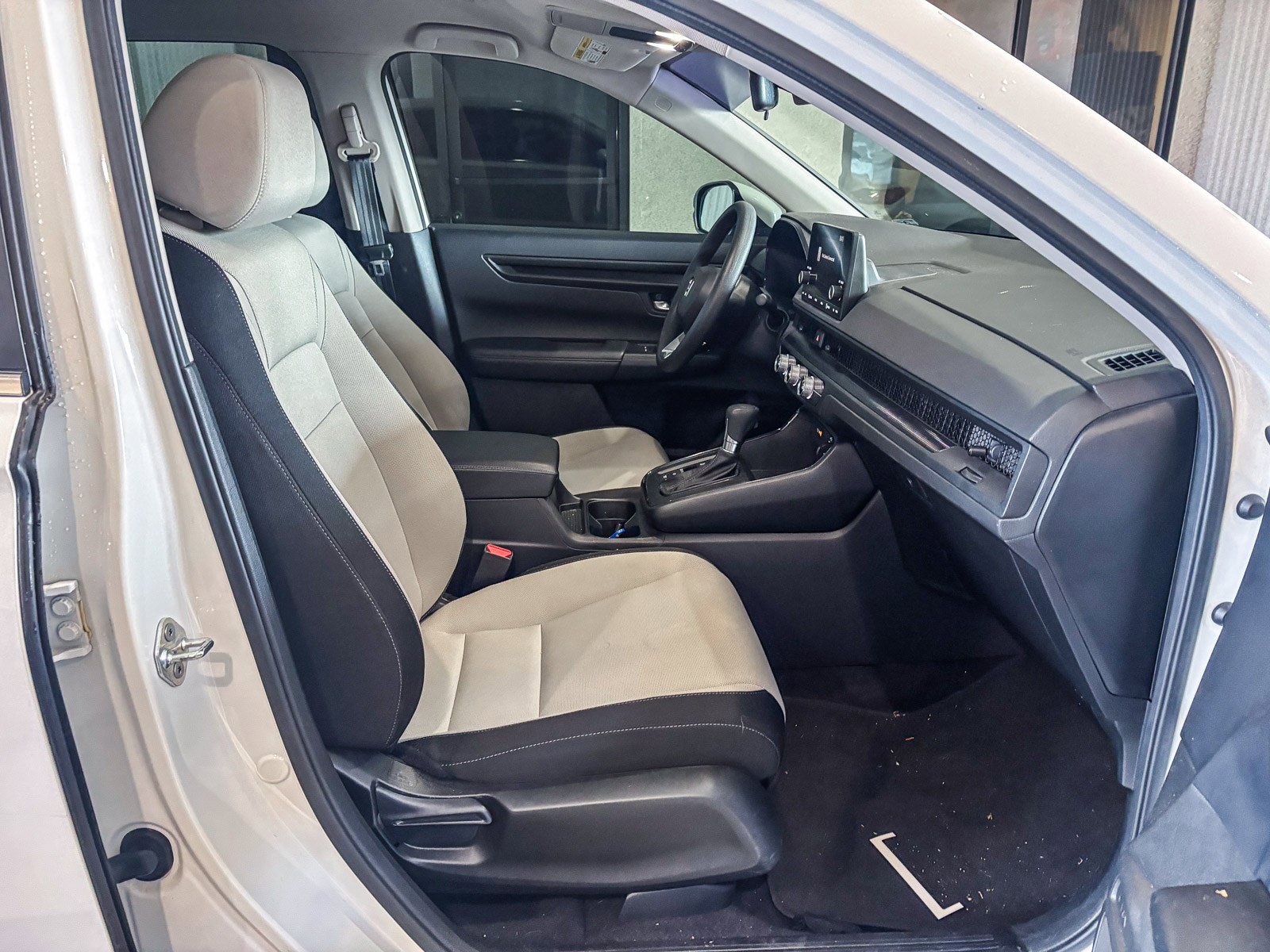 Used 2023 Honda CR-V LX image 17