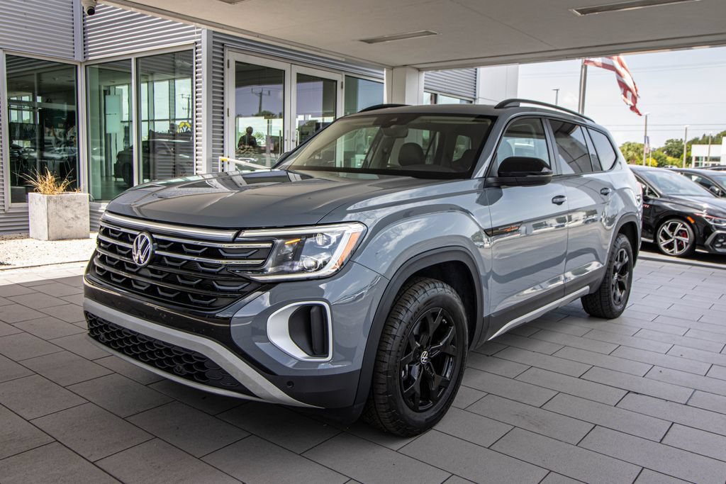 Certified 2024 Volkswagen Atlas Peak Edition SEL AWD/4WD image 10