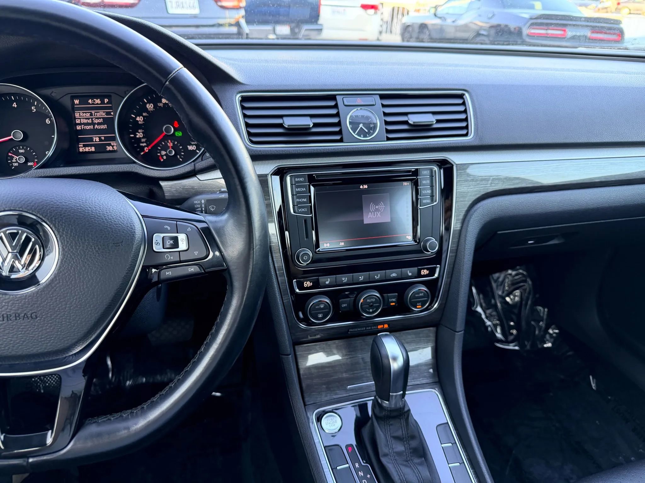 Used 2017 Volkswagen Passat 1.8T SE w/ SE Lighting Package image 14