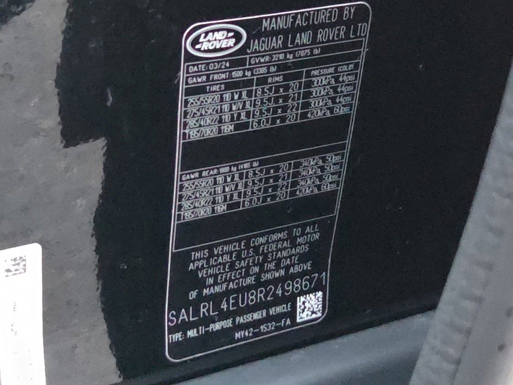 Certified 2024 Land Rover Discovery Dynamic SE image 26