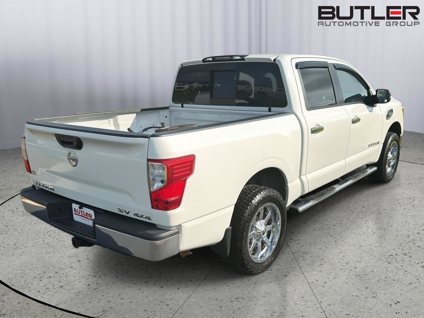 Used 2017 Nissan Titan SV AWD/4WD image 6