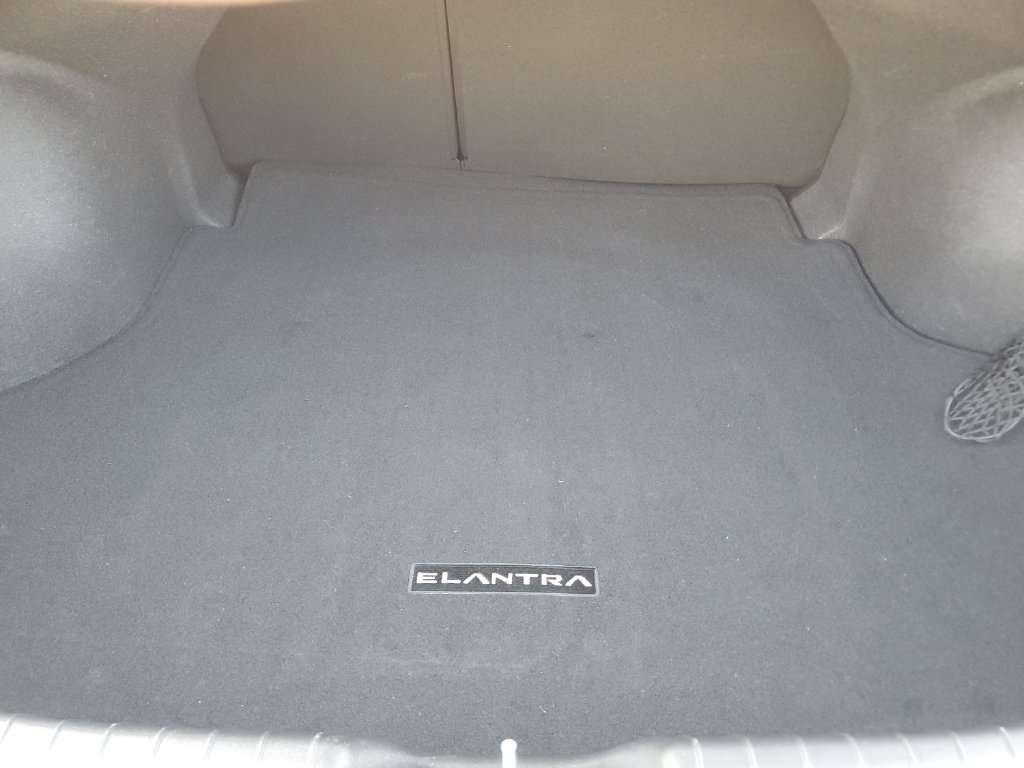 Used 2024 Hyundai Elantra SEL w/ Convenience Package FWD image 9