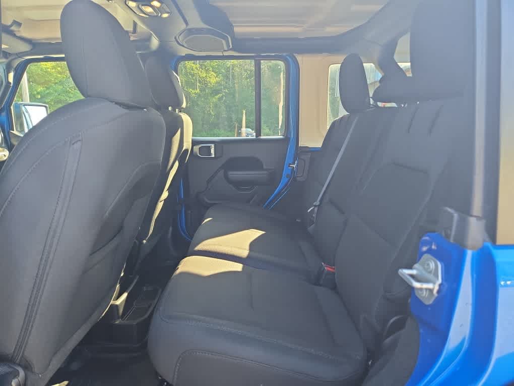 Used 2023 Jeep Wrangler Unlimited w/ Cold Weather Group AWD/4WD image 31