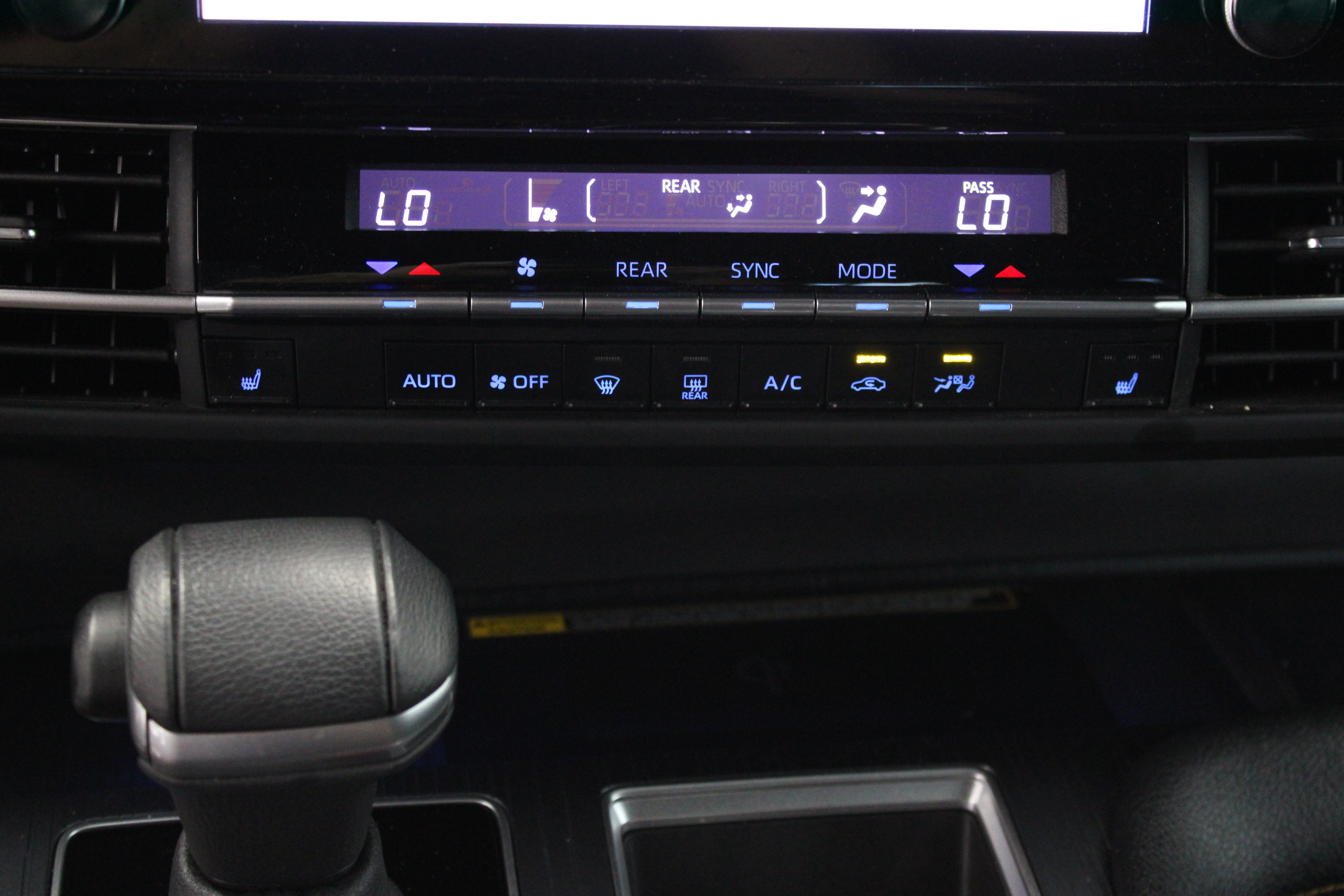 Certified 2024 Toyota Sienna XLE Woodland Edition AWD/4WD image 20