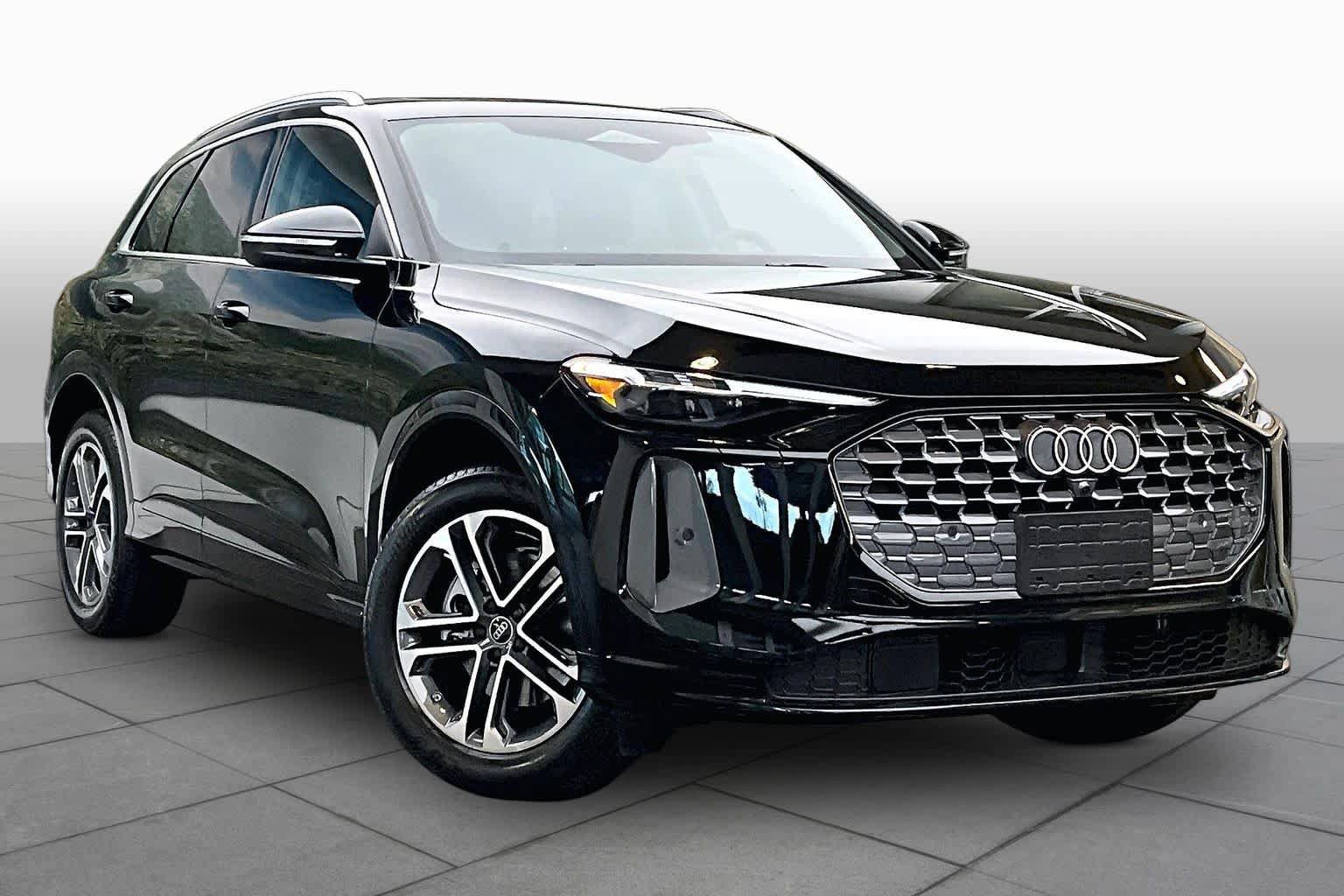 Certified 2025 Audi Q5 Premium AWD/4WD image 3