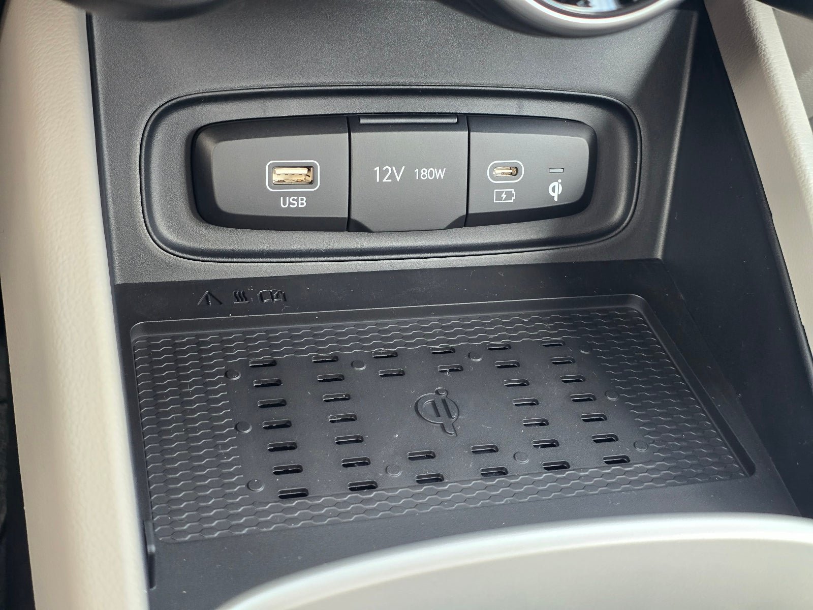 New 2026 Hyundai Venue SEL FWD image 18