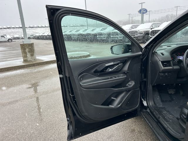 Used 2023 GMC Terrain AT4 image 29