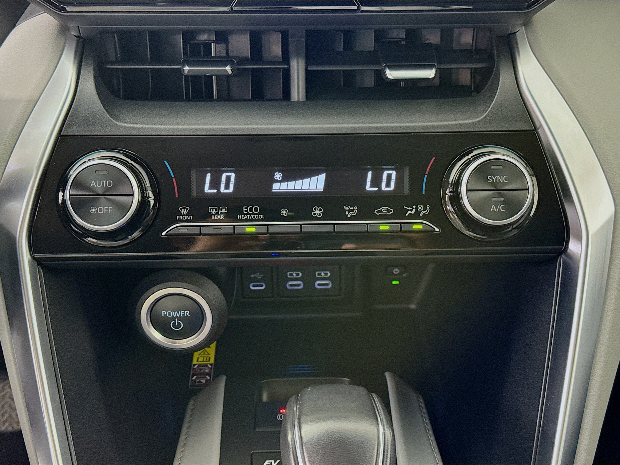 Certified 2024 Toyota Venza LE AWD/4WD image 15