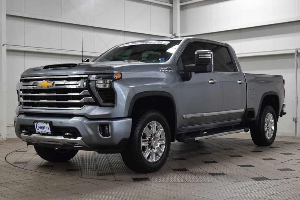 Used 2025 Chevrolet Silverado 2500 High Country w/ Technology Package AWD/4WD image 3