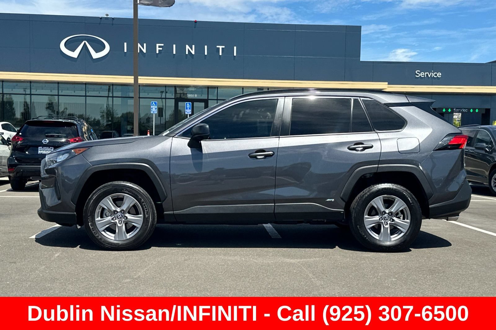 Used 2022 Toyota RAV4 LE AWD/4WD image 7
