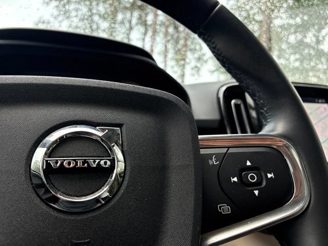 Used 2023 Volvo XC40 B5 Plus w/ Protection Package Premier AWD/4WD image 28