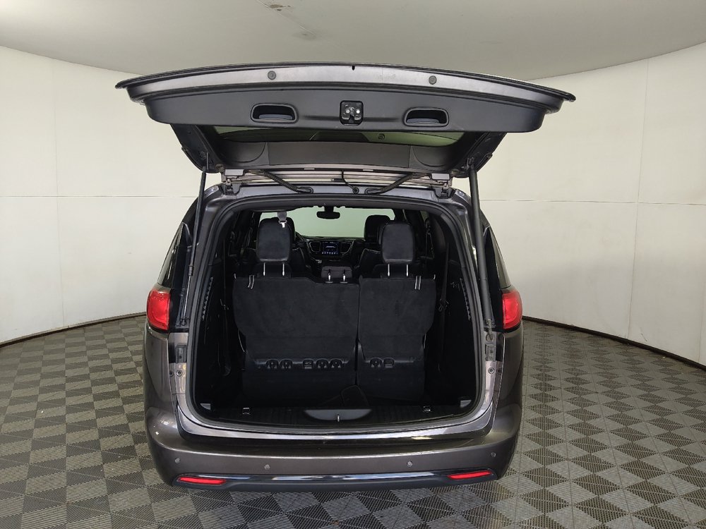 Used 2018 Chrysler Pacifica Limited w/ S Appearance Package FWD image 29