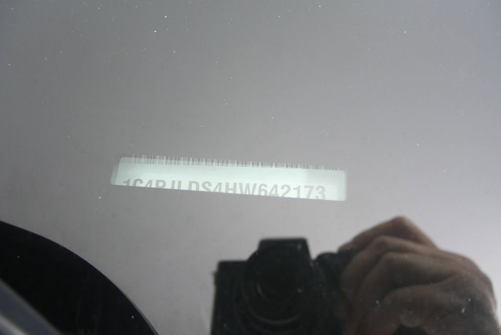 Used 2017 Jeep Cherokee Limited w/ Luxury Group image 29